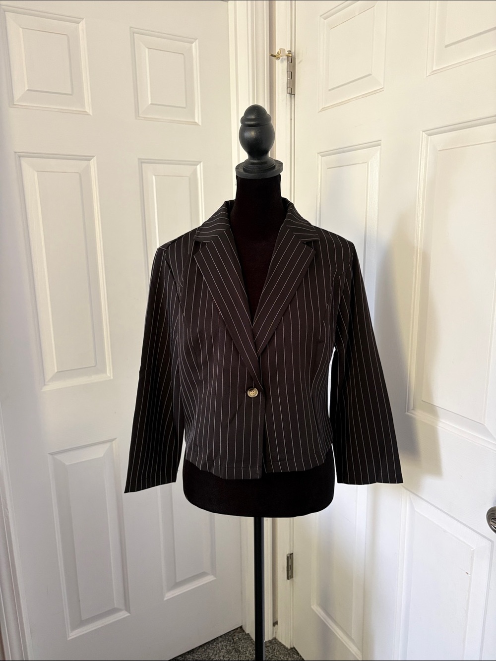 Zaful Black Pinstripe Single-Button Cropped Blazer